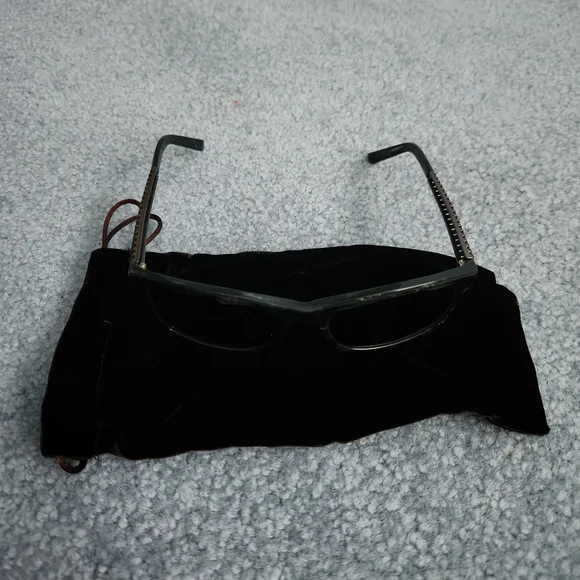 Classic Black Sunglasses - Picture 3 of 12